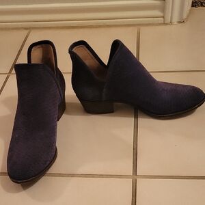 Lucky suede short boot size 6.5M